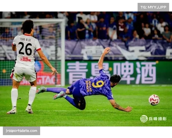 天津津门虎vs上海申花第89分钟：季胜攀禁区内手球被判点球